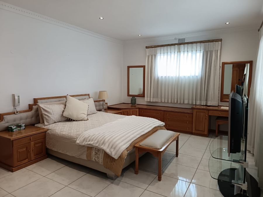 6 Bedroom Property for Sale in Athlone Western Cape